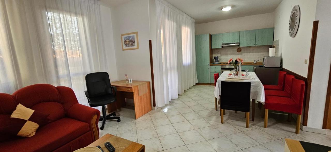 Andela Apartment Пула Экстерьер фото